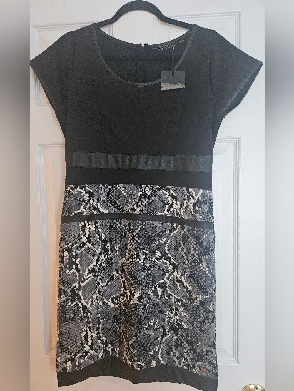 Beautiful NWT Coco&tashi Black Snake-Print Midi Dress with Faux-Leather Trim. L.